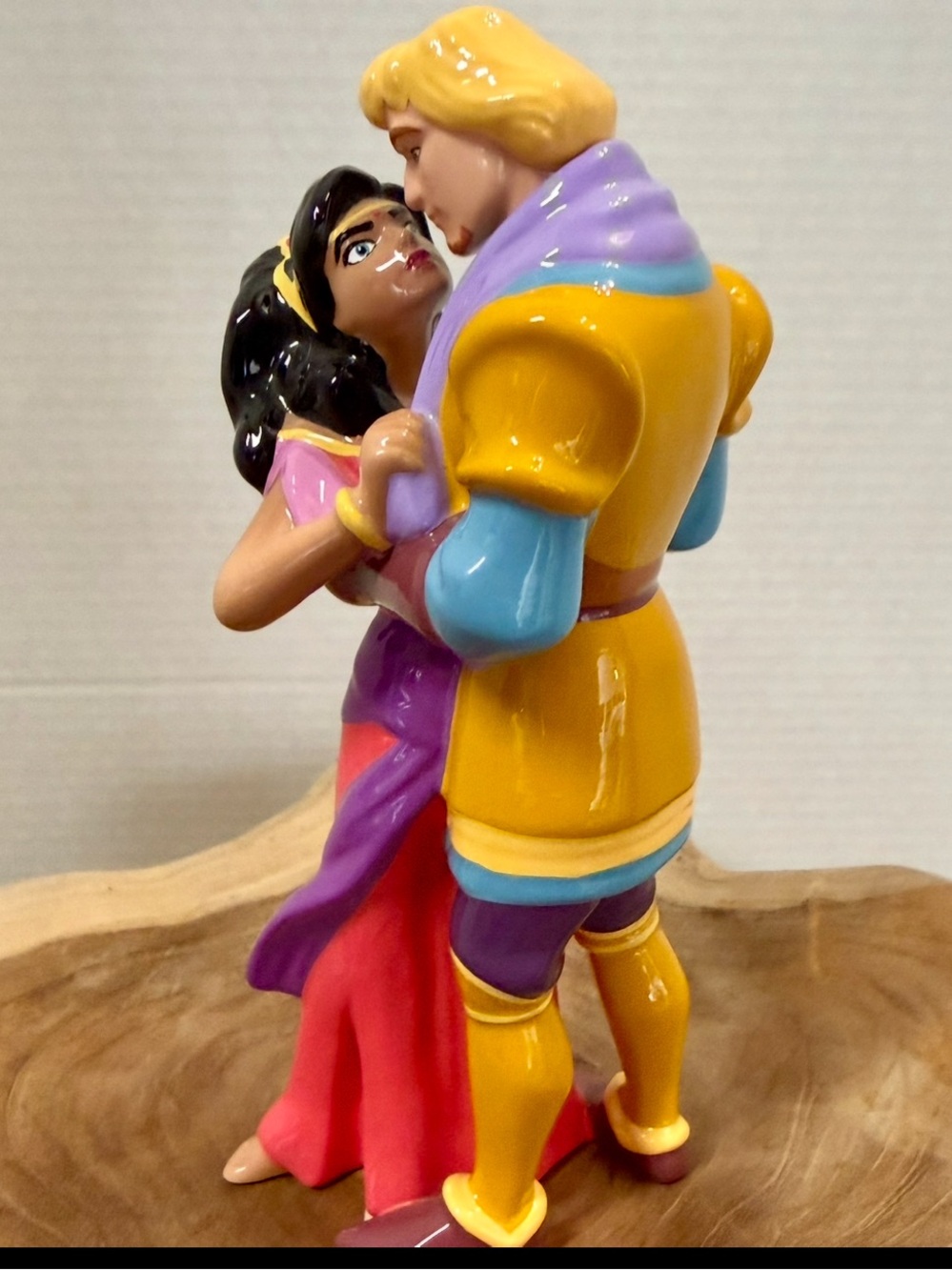 Disney Hutchback Of Notre Dame Esmeralda & Poebus